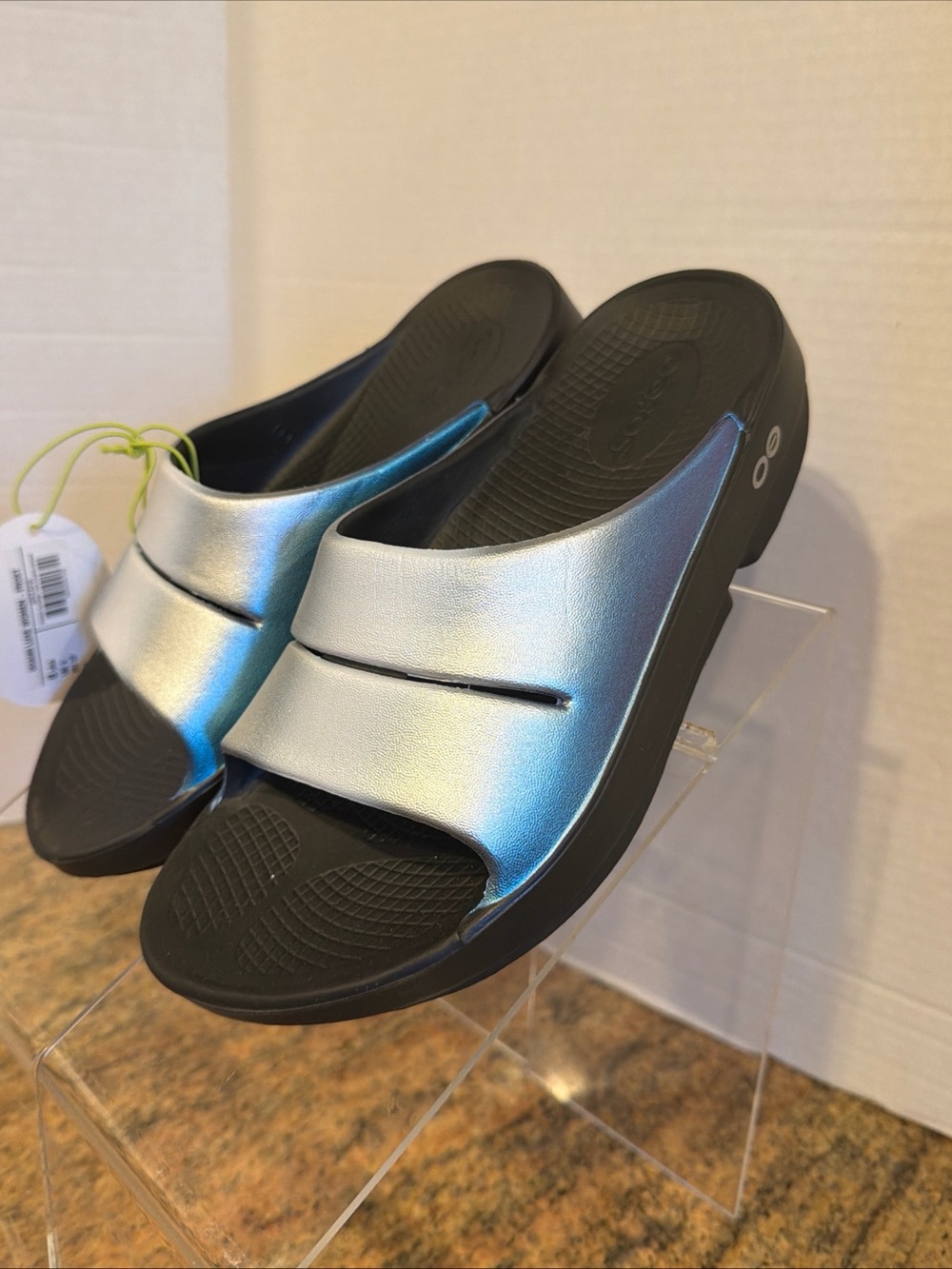 NWT Women's Size 6 Oofos OOahh Luxe FROST Style# 1101 Slides Recovery Sandals